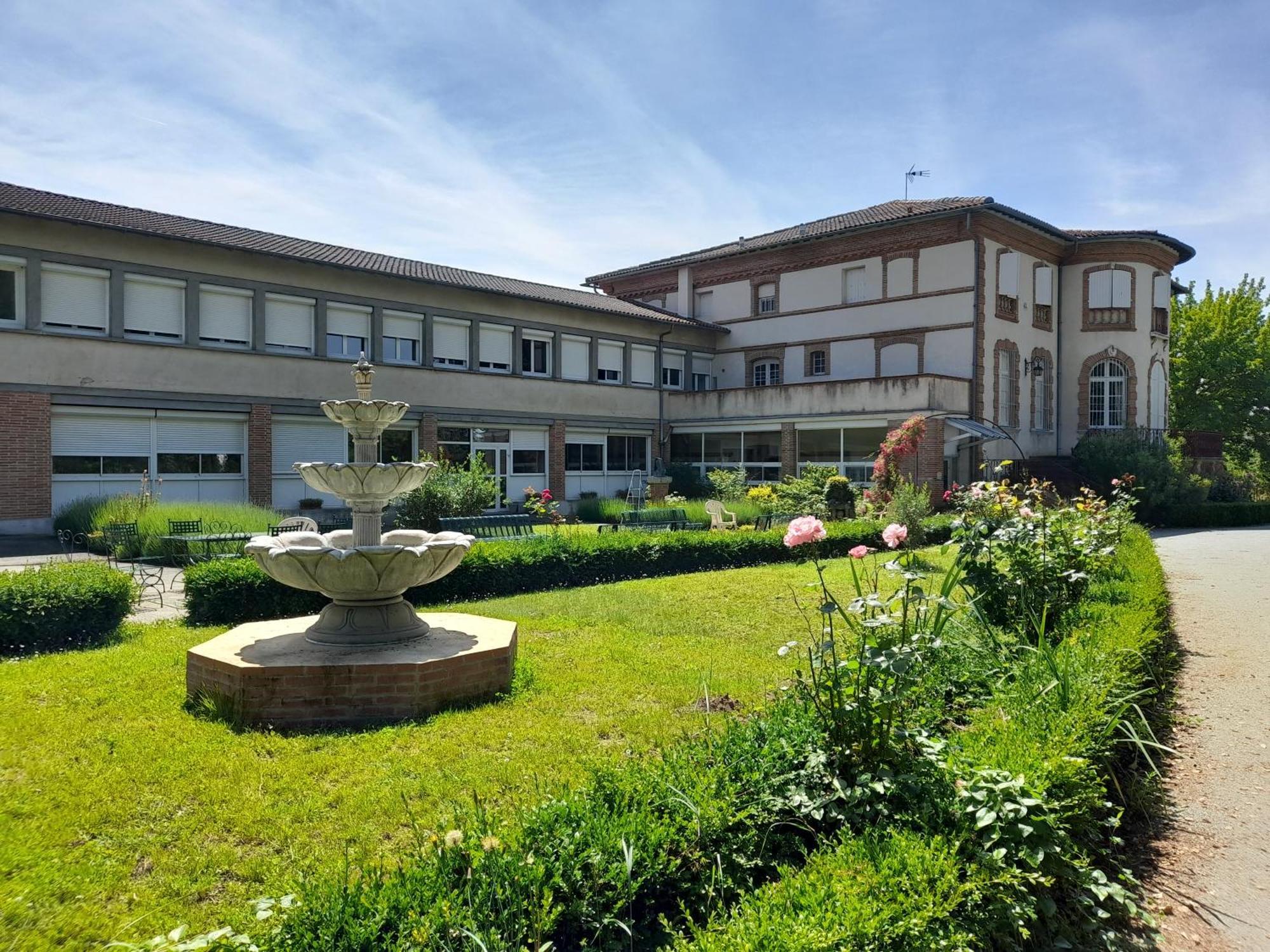 Centre Louis Ormieres Hotel Montauban Bagian luar foto